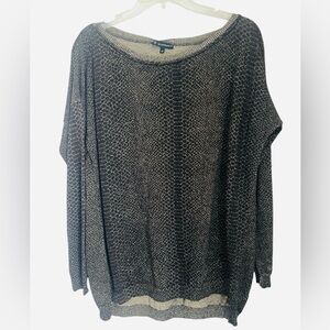 Le Lis Blanc Deux Top Women’s M Boat Neck Light Sweater Black Tan Snake Print